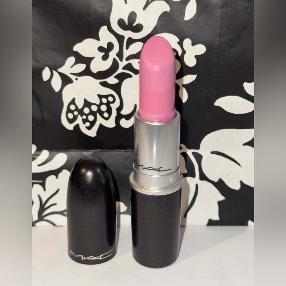 MAC naughty sauté Lipstick